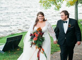 Drawing inspiration from luxe velvet fabrics, the groom’s love of nature and the bride’s Greek heritage, Katina Petsoulis (27 and the owner and baker 