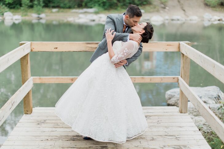 On their first date, Jennifer Schuster (31) and Jason Ogilvie (36) shared cake at a cafe, so it was only fitting to repeat that at their wedding. Thei