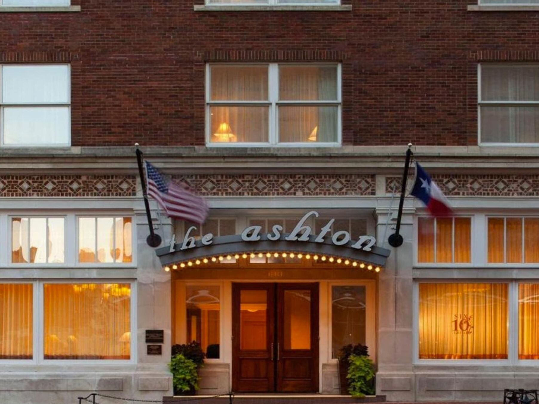 Picture of The Ashton Hotel