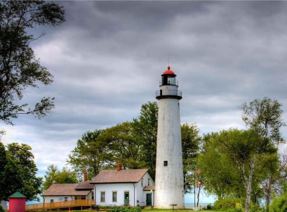 Picture of Pointe Aux Barques Lighthouse and Museum 