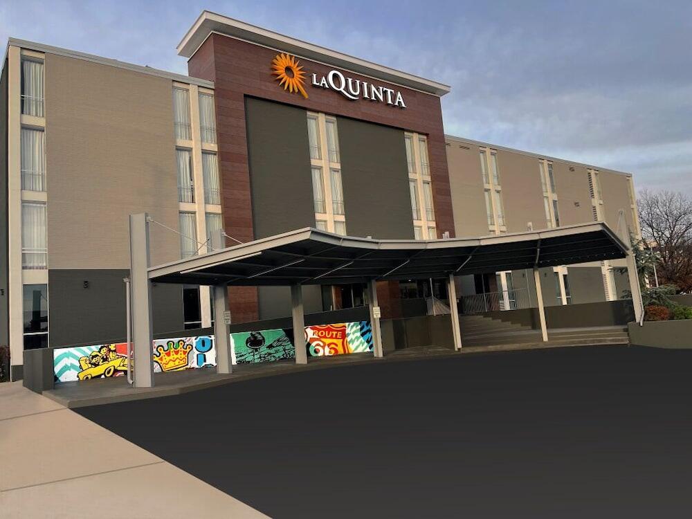 Picture of La Quinta Inn & Suites by Wyndham Tulsa Downtown/Route 66
