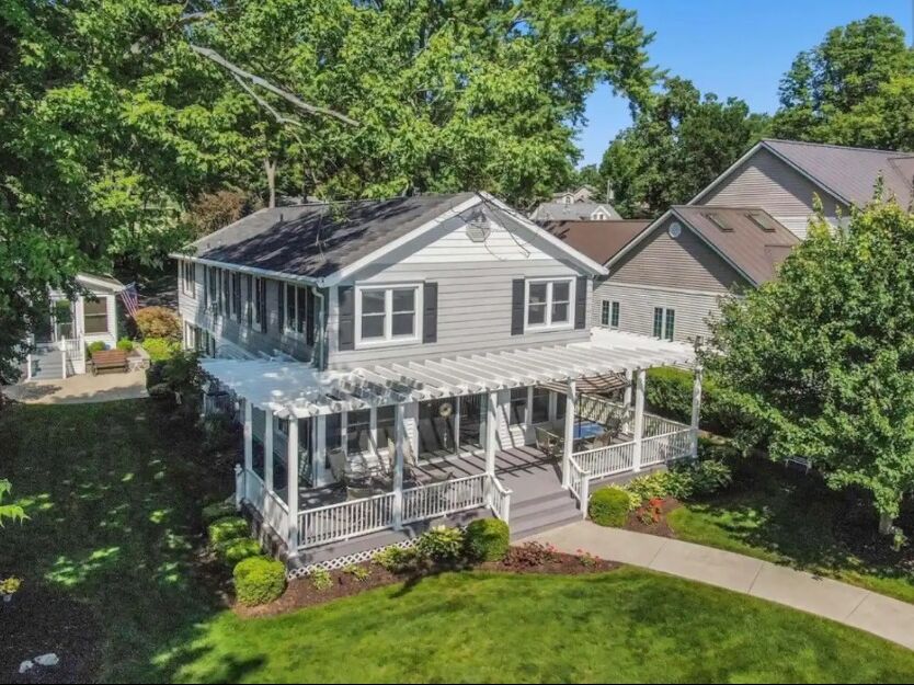 Picture of Diamond Lake- (Lakefront) 6 Bedroom Vacation Home