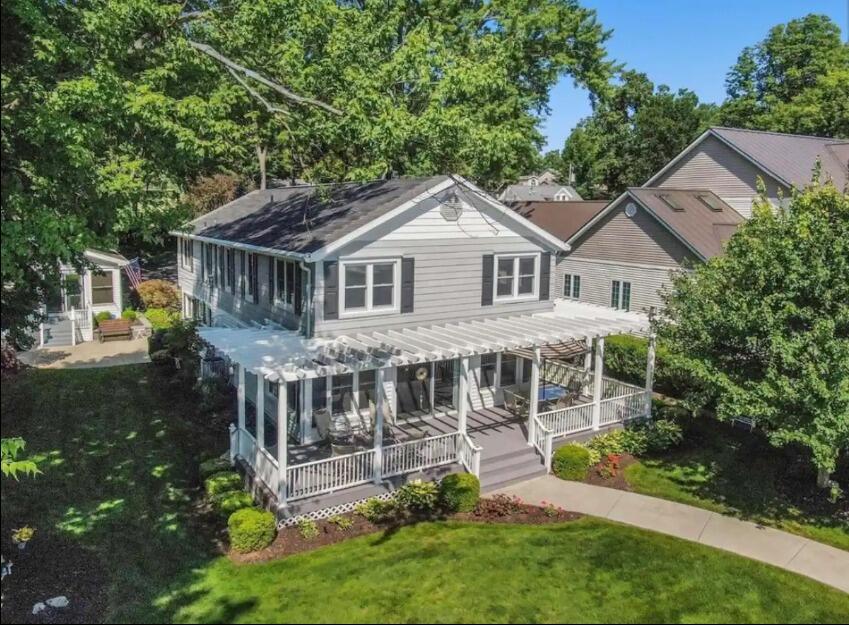 Picture of Diamond Lake- (Lakefront) 6 Bedroom Vacation Home