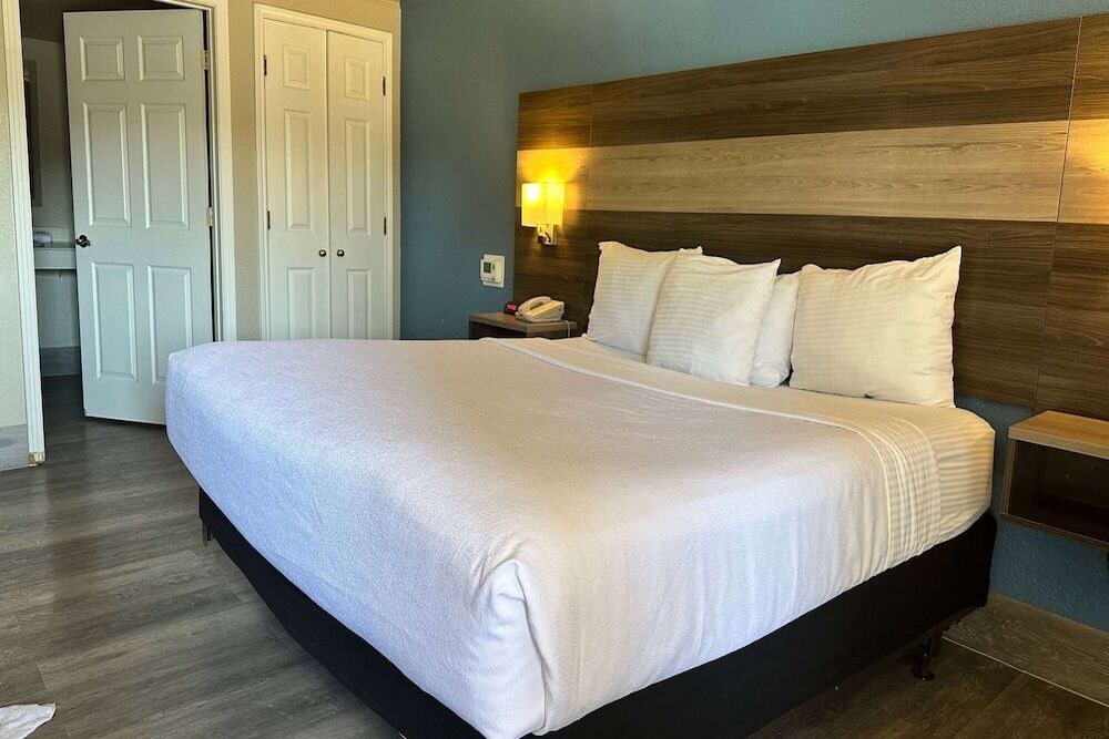 Picture of Days Inn by Wyndham San Diego Vista