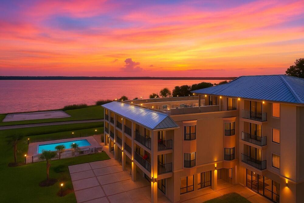 Picture of The Citrus on the Lake