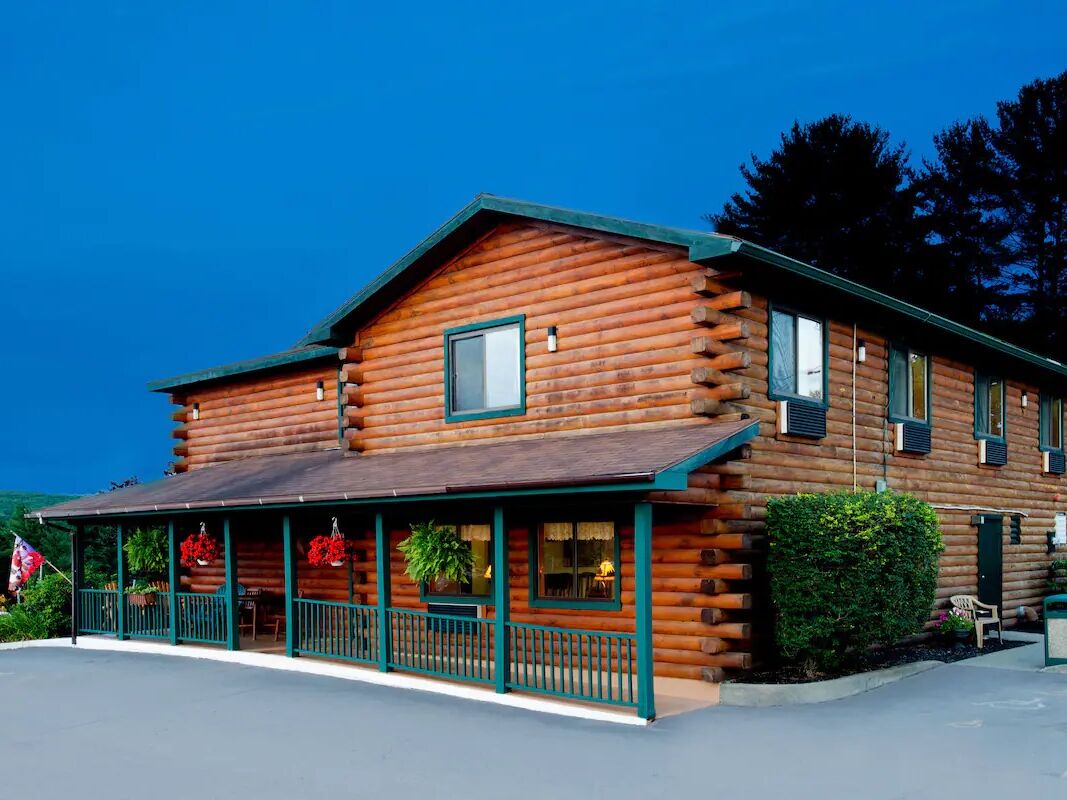 Picture of Super 8 by Wyndham Lake George/Warrensburg Area