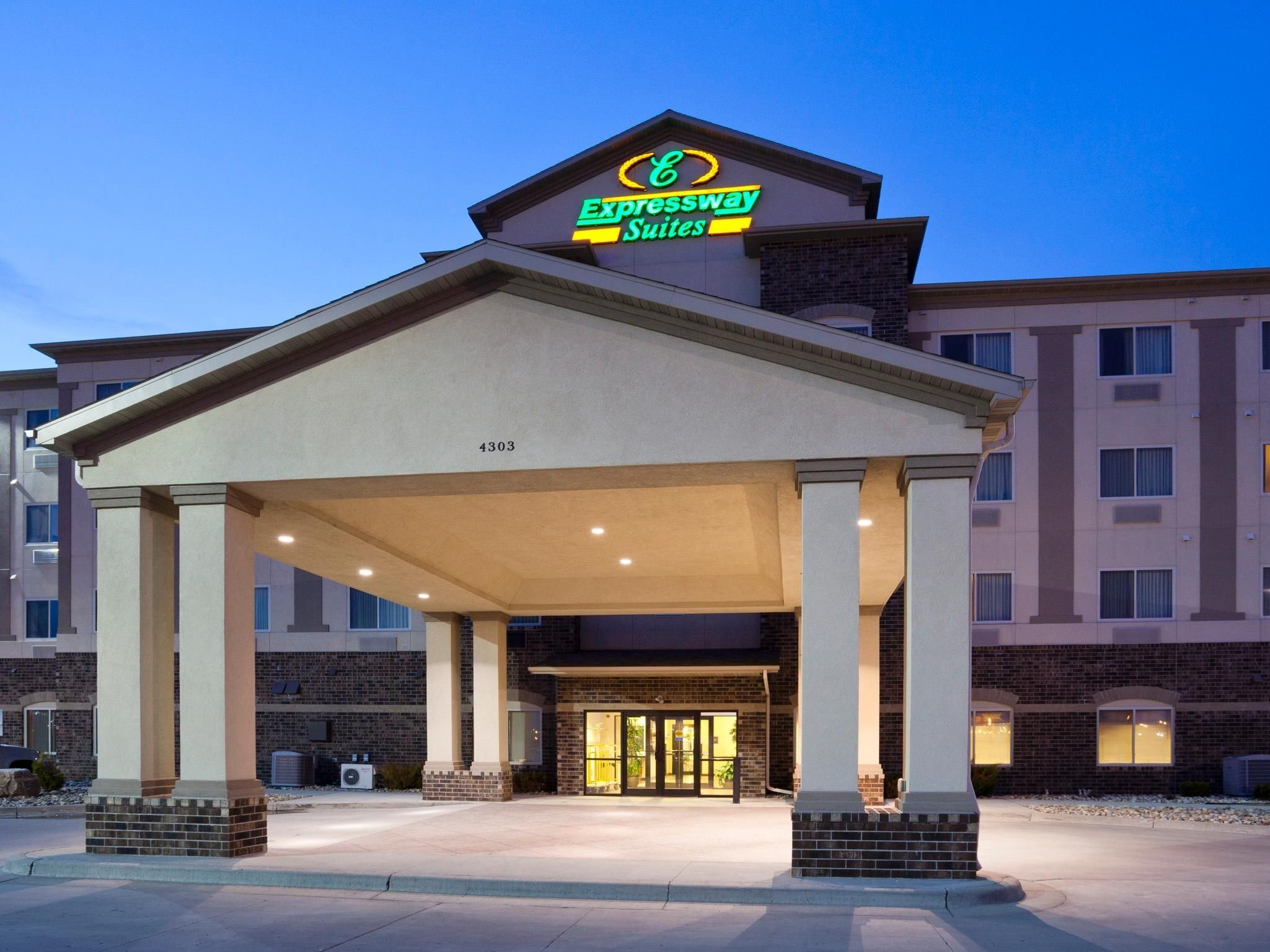 Picture of Expressway Suites