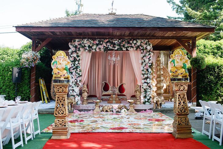 Gold Ganesh Statue at Hindu Wedding at Peace Arch International Park in Blaine, Washington