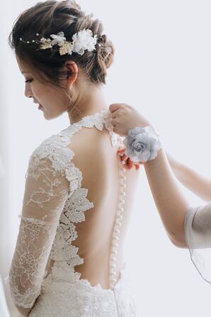 Illusion Pearl-Covered Button Back
