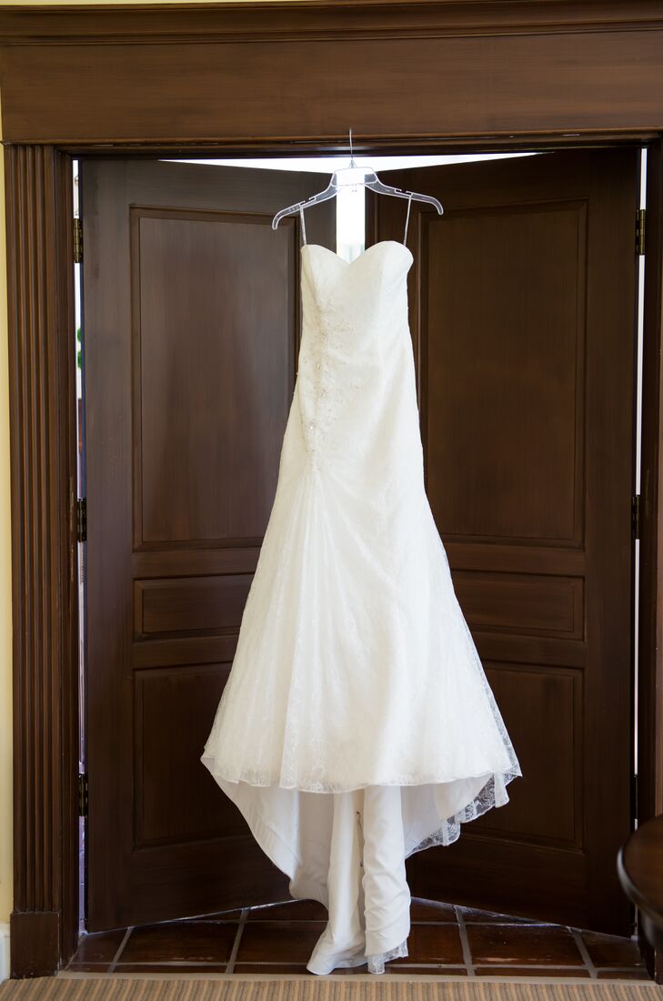 With crystal embellishments on one side of the bodice, Nicole accented her dress with large crystal earrings and a cuff bracelet.
