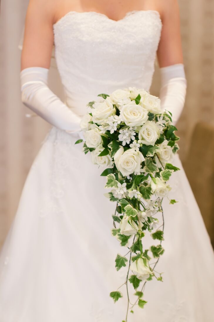 Jennifer carried a cascading bouquet of white roses and ivy.
