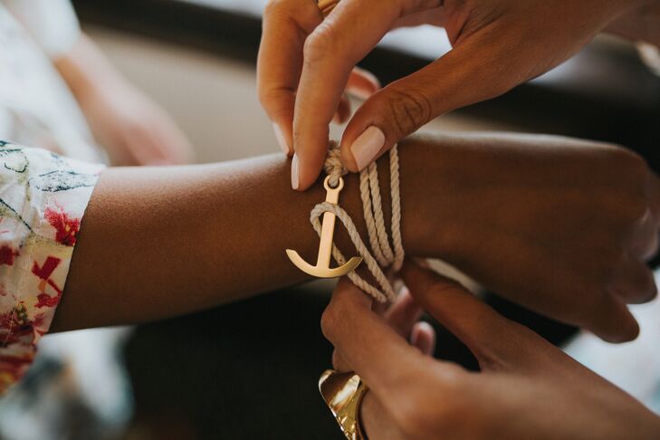 A delicate anchor charm bracelet went perfectly with the overall sailing theme.