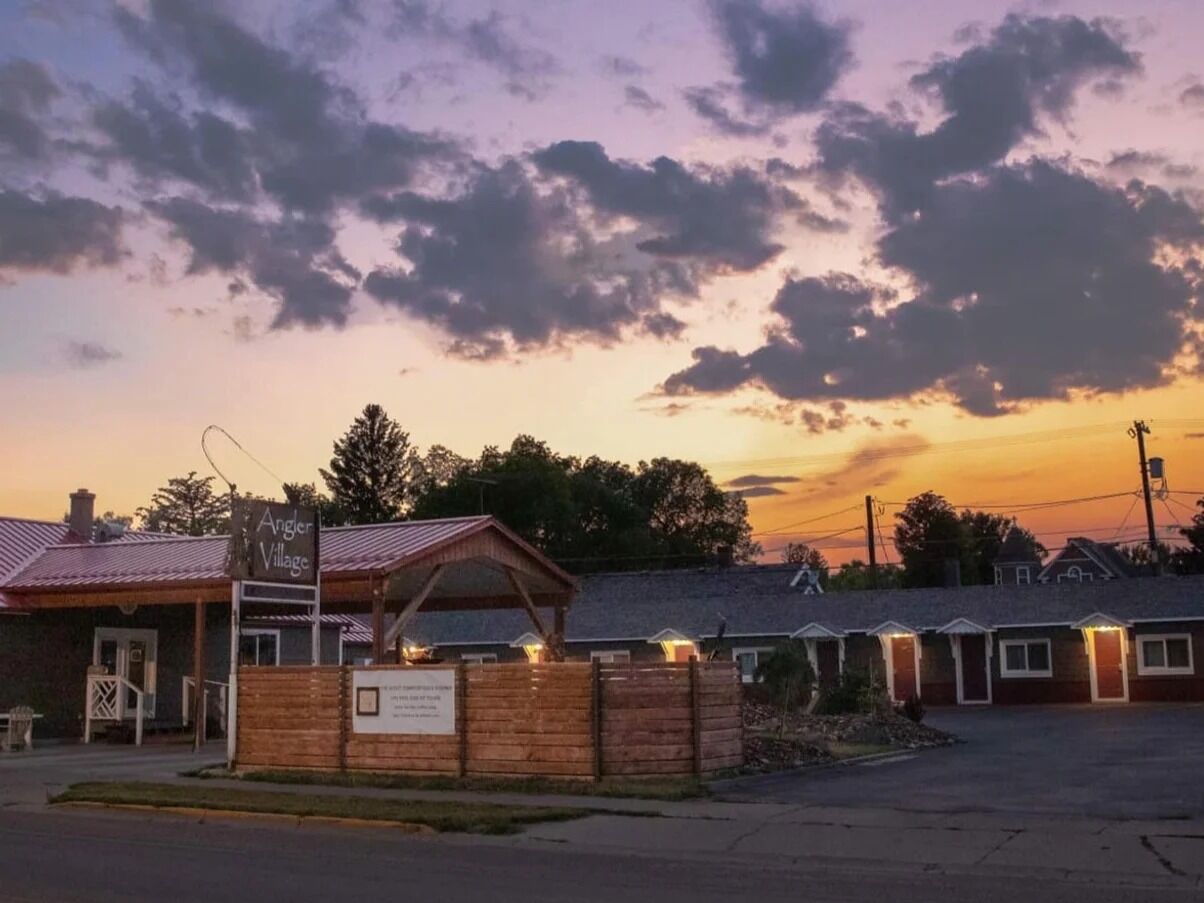 Picture of Angler Village Inn