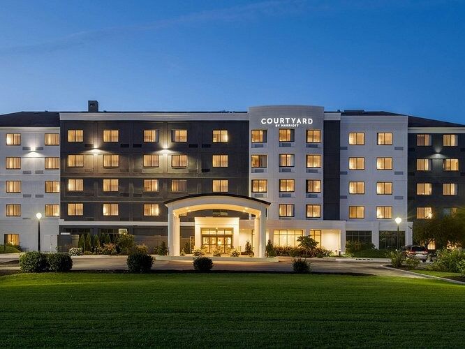 Picture of Courtyard Lancaster