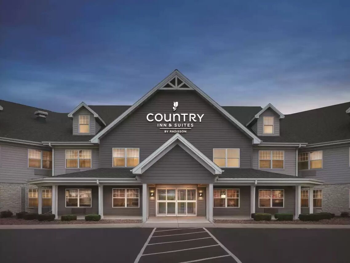 Picture of Country Inn & Suites by Radisson, Germantown, WI