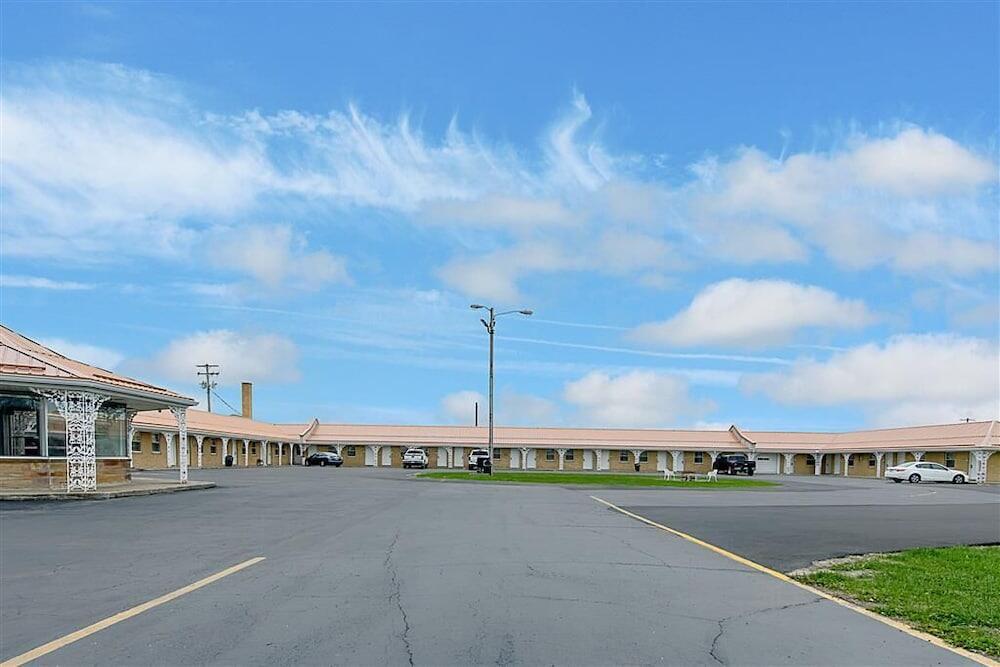 Picture of Highway Inn