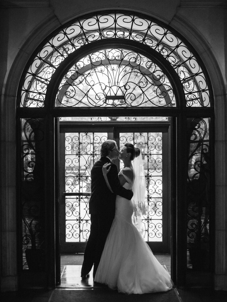 For their glamours black-tie affair, Leslie (29 and a project management coordinator) and Ryan (32 and a business and engineering coordinator) drew in