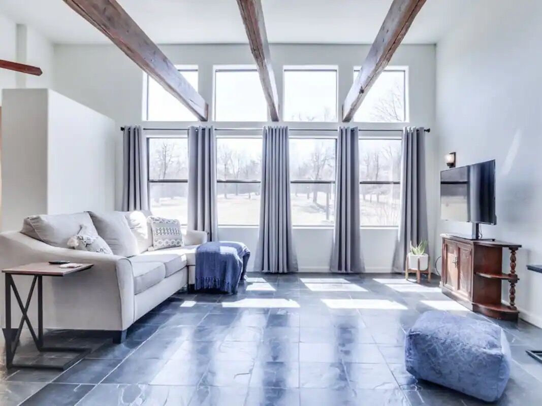 Picture of Airbnb - The Hillside Hideaway
