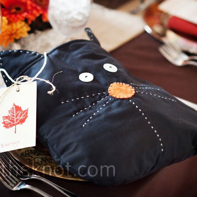 Teresa’s mom made black cat bags like this one for all the kids at the wedding. They were filled with toys, games and hand-knitted hats to keep them warm.