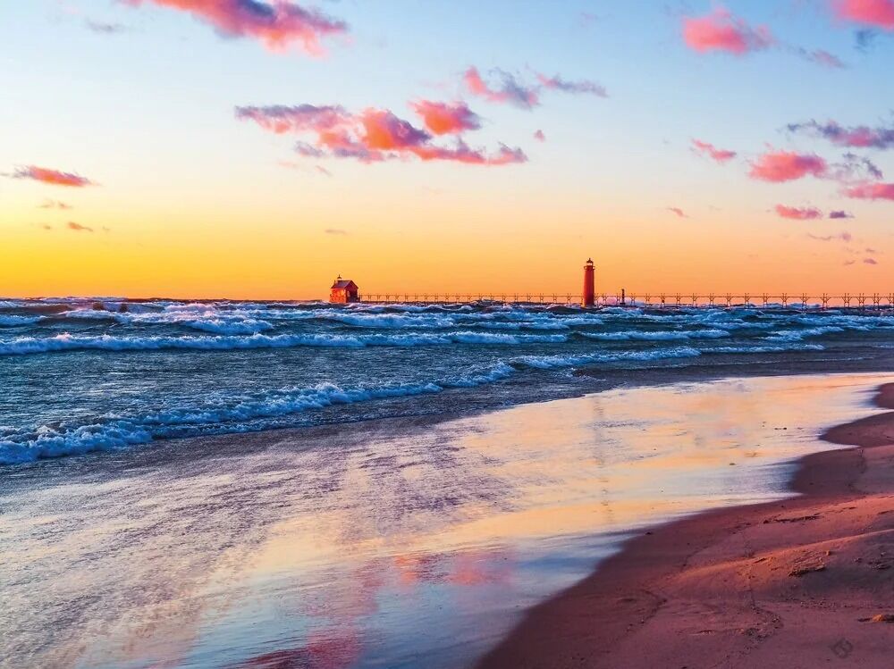 Picture of Grand Haven South Pierhead Outer Lighthouse