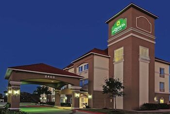 Picture of La Quinta Inn & Suites by Wyndham Angleton