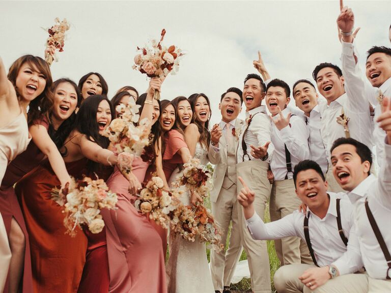 Bride and groom posing with groomsmen and bridesmaids