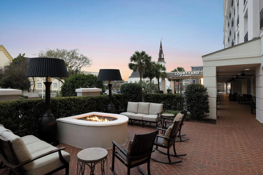 Picture of Courtyard Charleston Historic District