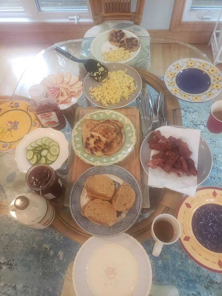 12:00pm - Brunch back at the Cottrell Cottage, managed by the brides middle brother, Sean, who accidentally volunteered after having a lot of ideas about the post-wedding brunch