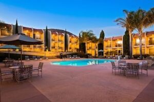 Picture of Best Western Plus Royal Oak Hotel