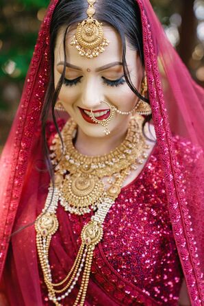 Bride With Gold Jewelry for Hindu Wedding