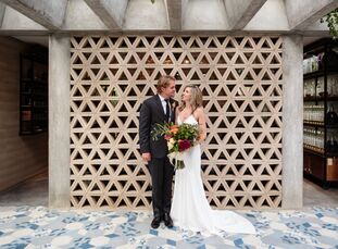 Tropical foliage and macramé accents lent Tara Jobin and Dylan Ramsey’s mid-century modern wedding a laid-back, bohemian edge. Tucked in the foothills