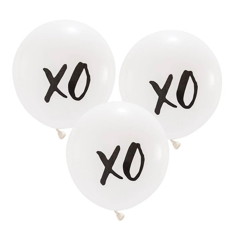 Fun "xo" wedding balloons.
