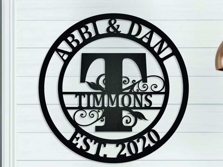 Round personalized name sign made of steel last-minute anniversary gift