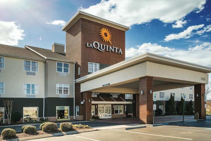 Picture of La Quinta Inn & Suites by Wyndham Chattanooga North - Hixson