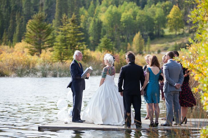 The ceremony took place on a dock of Vermillion Lakes, overlooking the gorgeous mountains of Banff, Alberta.