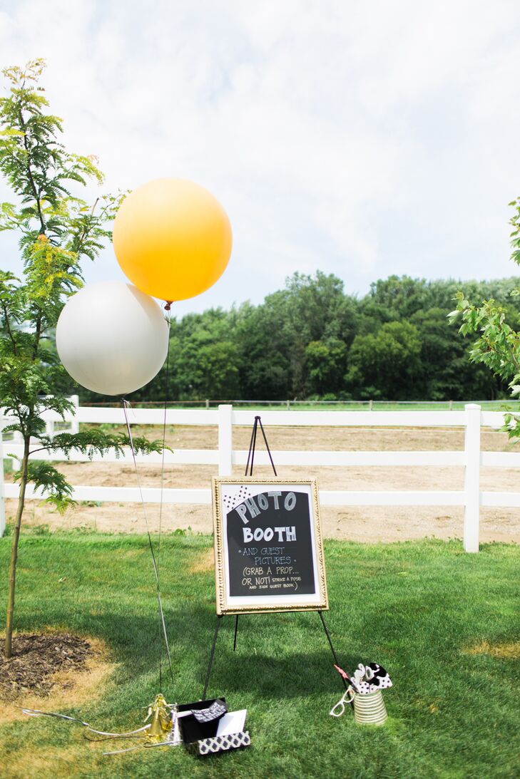 Guests were encouraged to snap photos outdoors with the aid of fun props and oversize balloons.