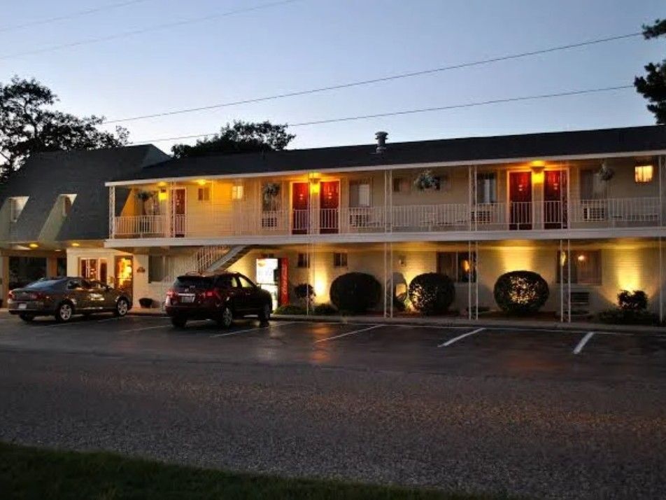 Picture of Riviera Motel of Mackinaw