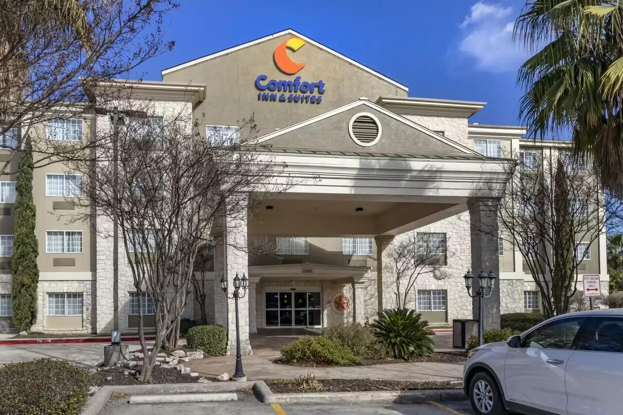 Picture of Comfort Inn & Suites Texas Hill Country