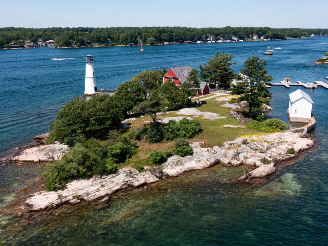 Picture of Rock Island Lighthouse on a Glass Bottom Boat Tour