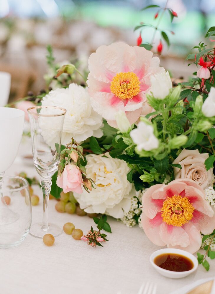 Gold-rimmed glasses added a celebratory touch to the lush tablescapes.