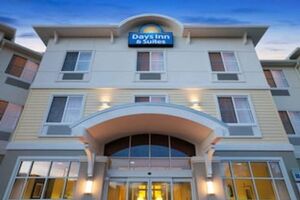 Picture of Days Inn & Suites by Wyndham Altoona