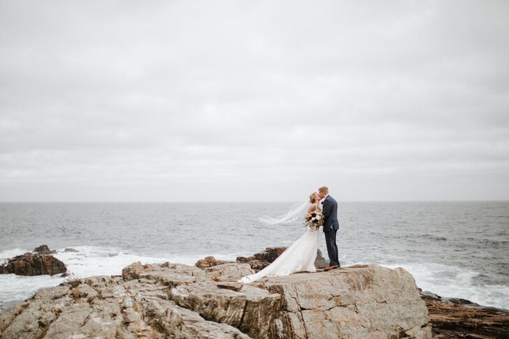 Ally Canario and Charlie Denault’s seaside wedding was a modern, romantic affair that paid tribute to the fall season and Maine’s coastal elegance.<br