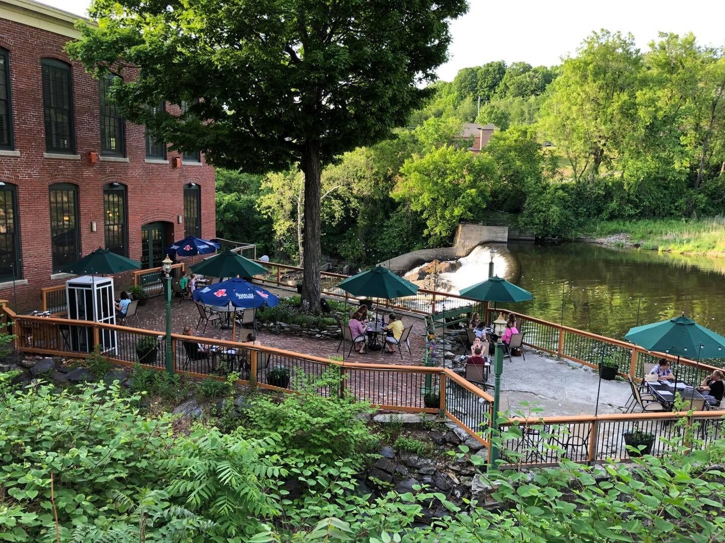Picture of The Common Man Restaurant Claremont