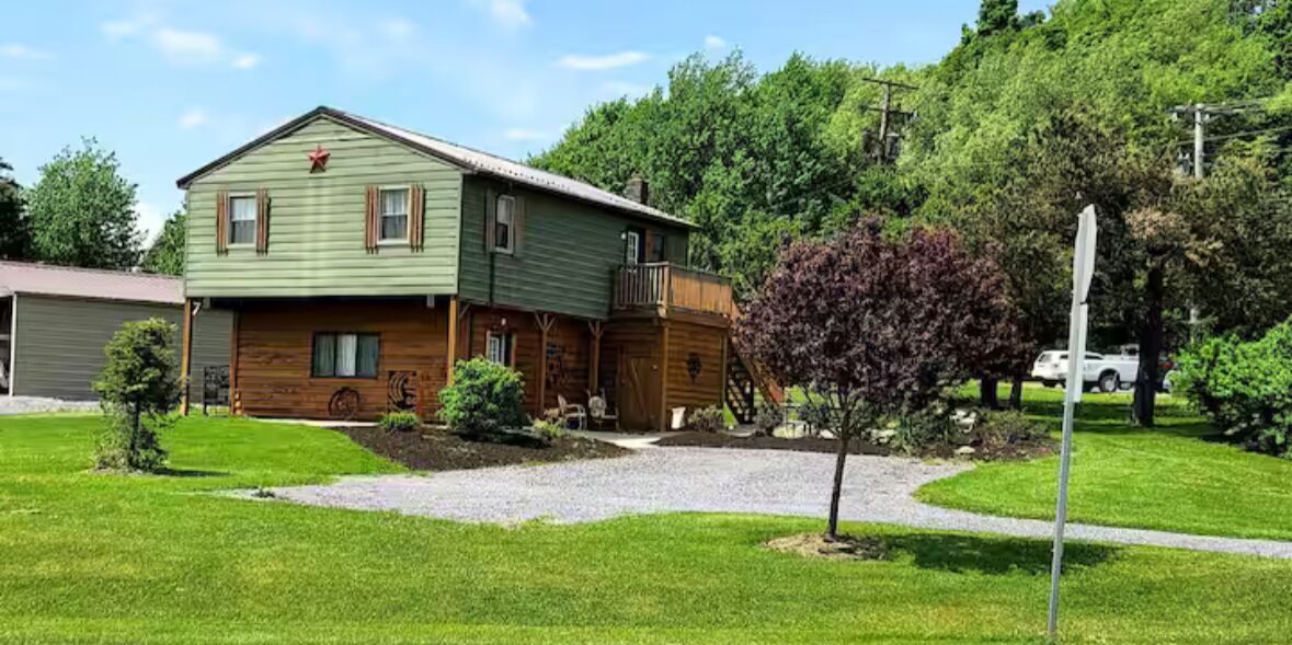 Picture of Tackett's Cottage by Lake and State Park