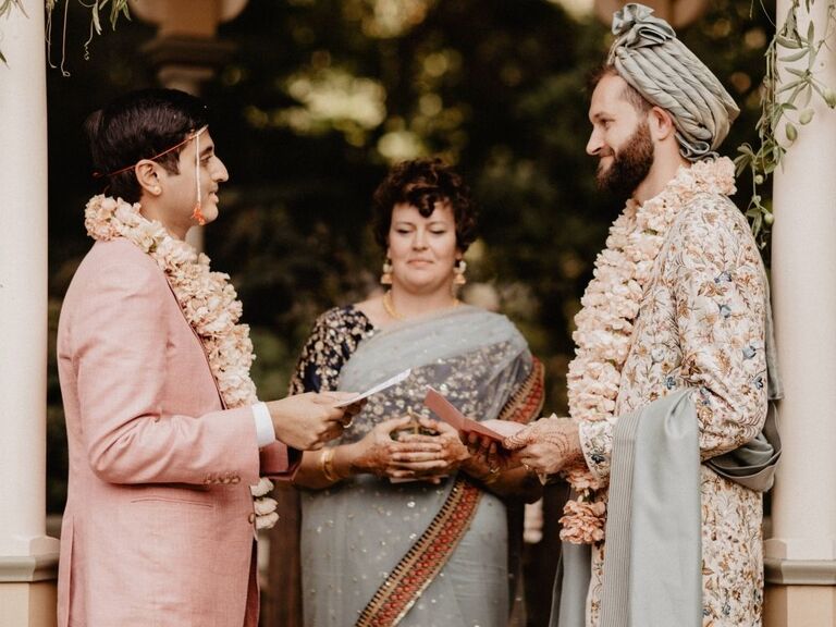 Couple exchanging Hindu marriage vows at Hindu wedding ceremony