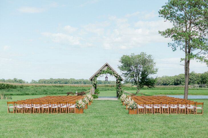 With summers spent along the Delaware shore, Elizabeth Carson (30 and a management consultant) and Alex Kragie (34 and the director of the American Gr