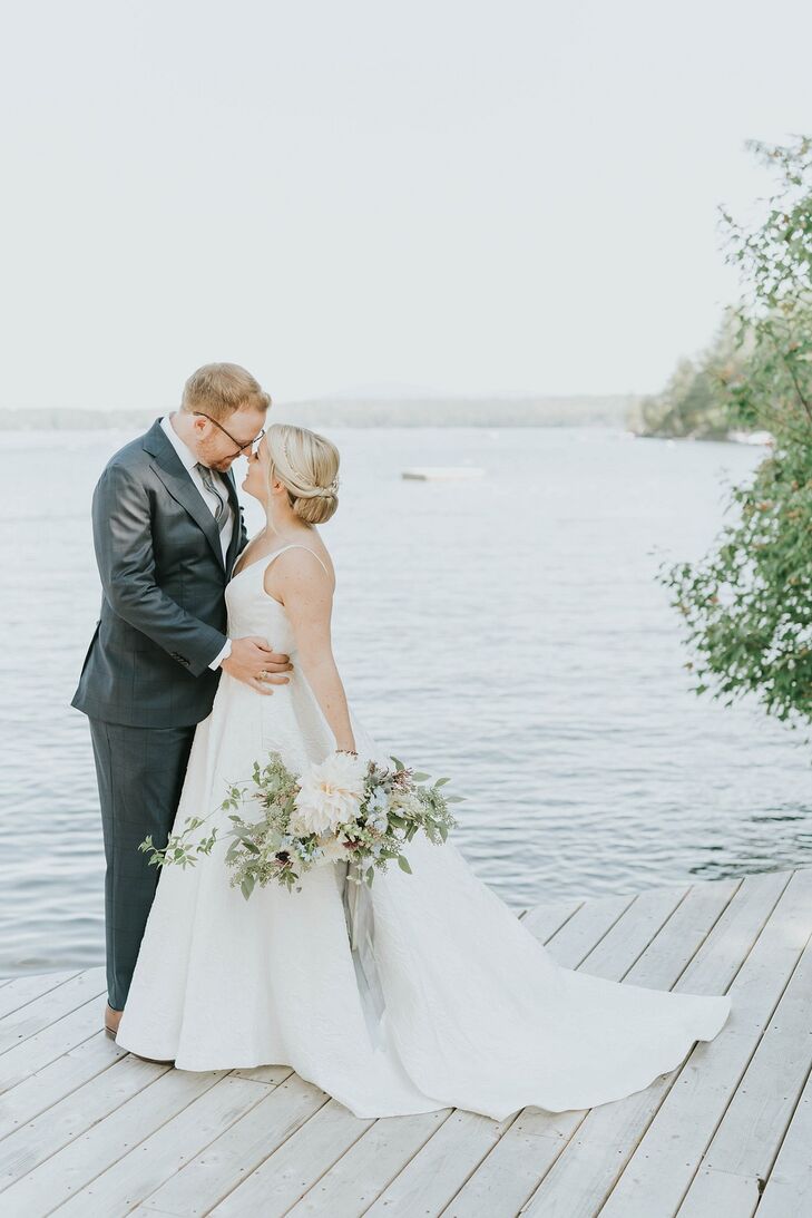 Though Dale and Michael married at an elegant historic estate on Lake Sunapee, their celebration was decidedly unstuffy. They made sure guests had dri