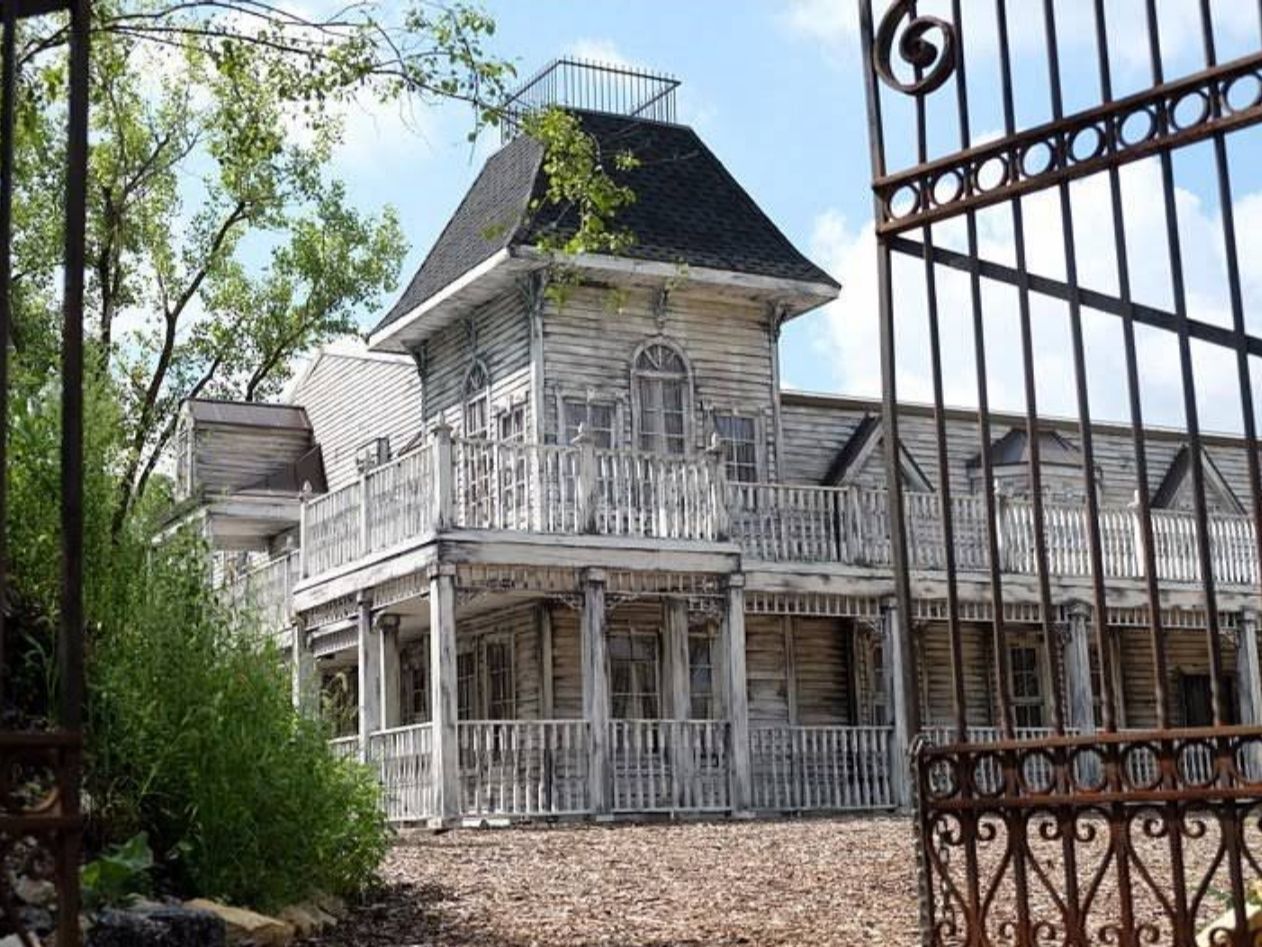 Picture of HellsGate Haunted House