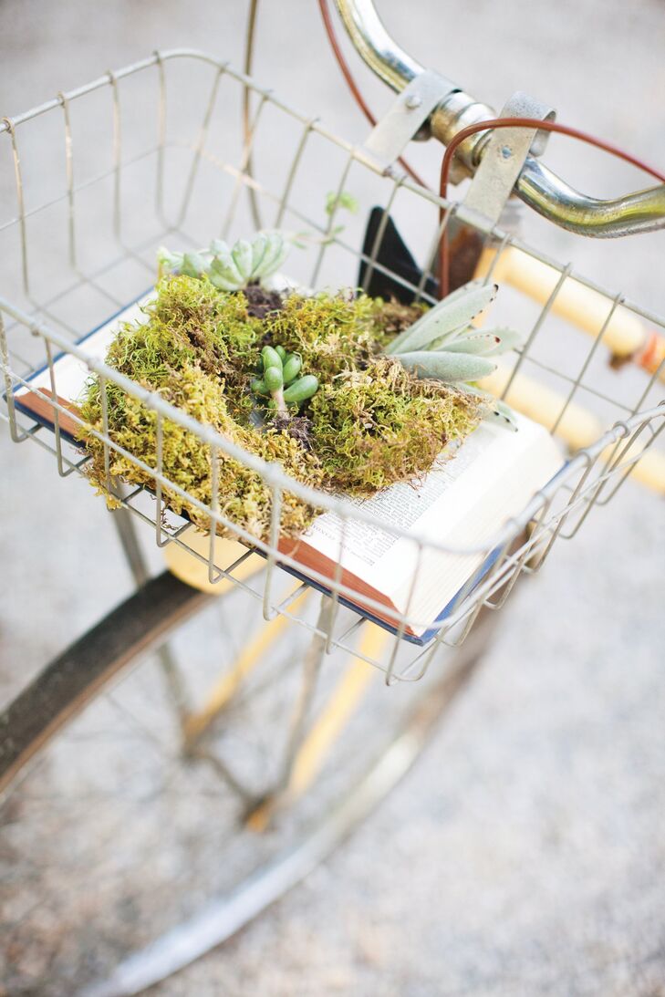 This bike served as a décor element at the cocktail hour.