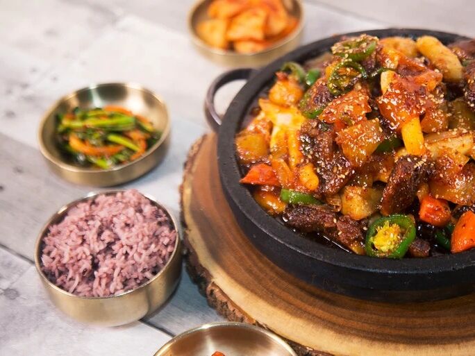 Picture of Daeho Kalbijim & Beef Soup
